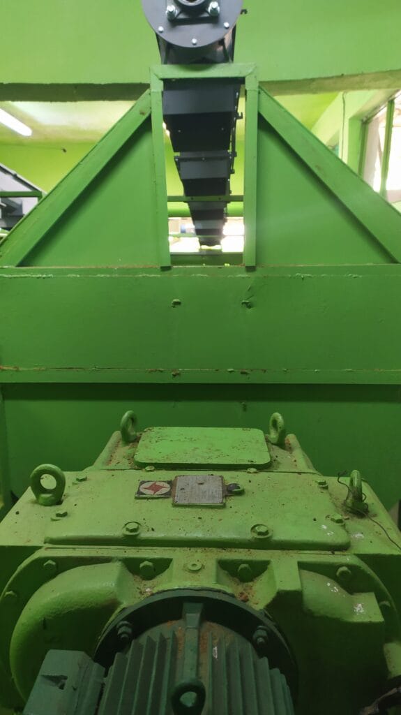 Коритообразен шнек с 5 изхода