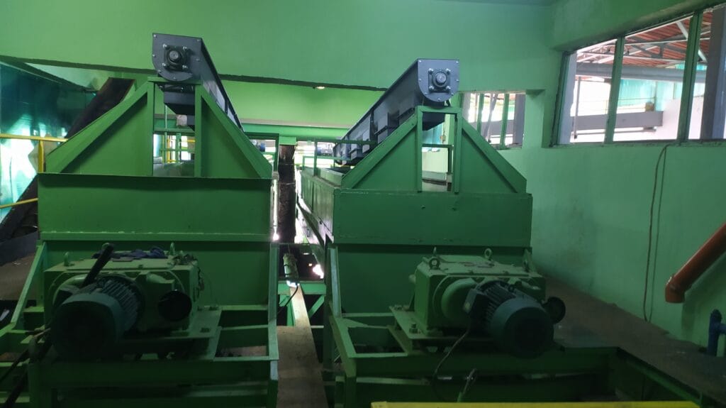 Два коритообразни шнекови транспортьора